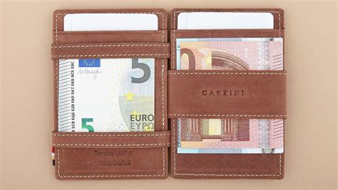 The Garzimi Essenziale Magic Wallet: Your Solution to Bulky Wallets